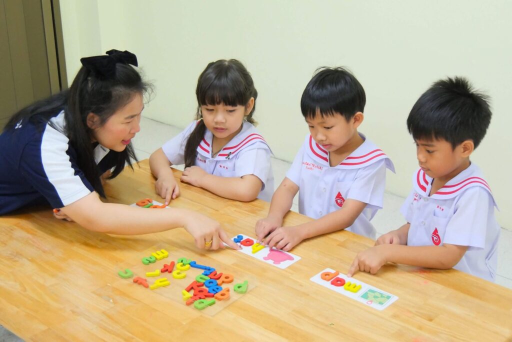 English-and-Chinese-languages-thunyawit-3